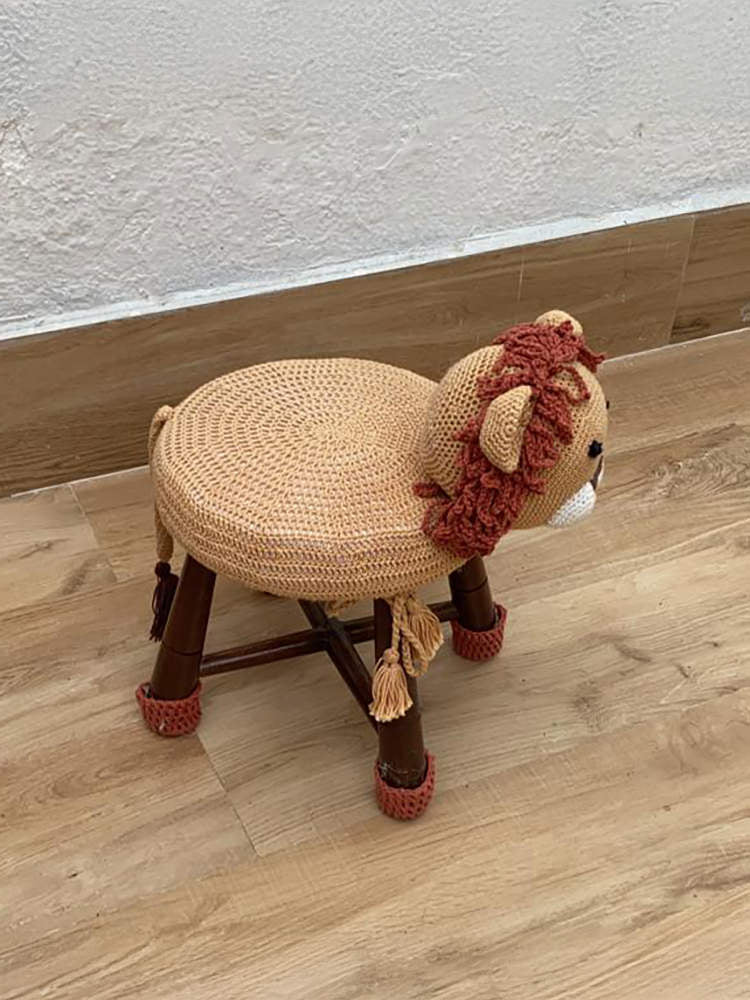 Small Head Lion Stool